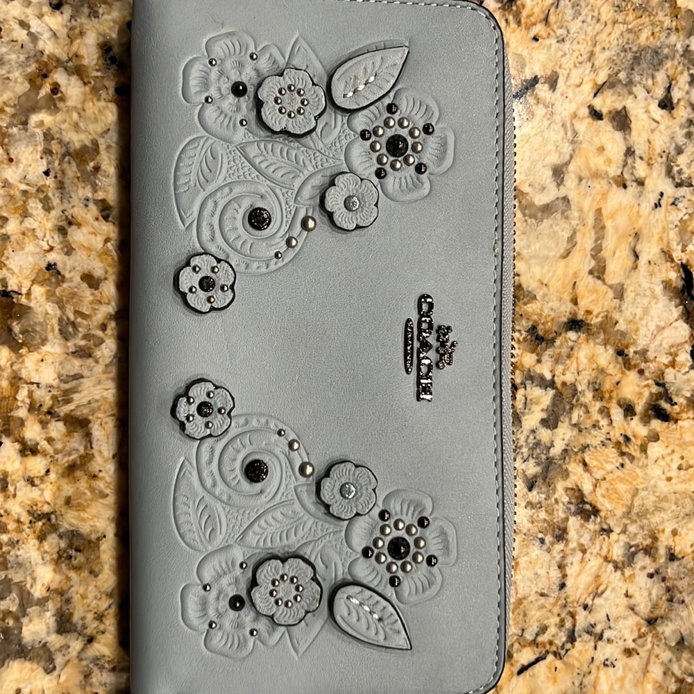 Coach Accordion Zip Wallet with appliqué flowers Color: Corn flower